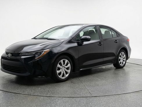 Used 2025 Toyota Corolla LE FWD image 3
