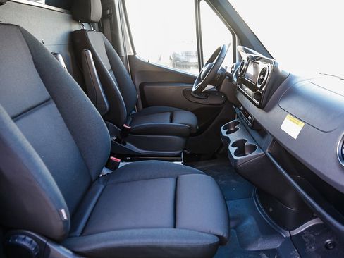 Used 2024 Mercedes-Benz eSprinter 170 Cargo image 14