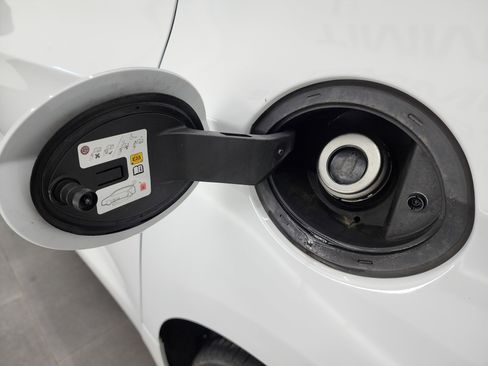 Used 2024 Chrysler Pacifica Touring-L image 29