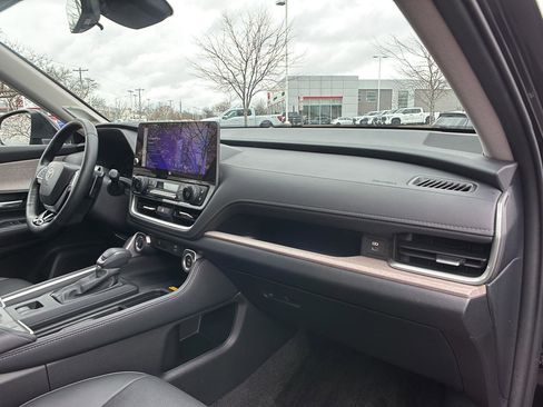 Used 2024 Toyota Grand Highlander AWD image 15