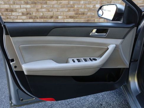 Used 2015 Hyundai Sonata SE w/ Option Group 09 image 12