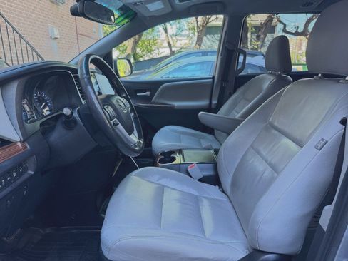Used 2017 Toyota Sienna Limited Premium AWD/4WD image 15