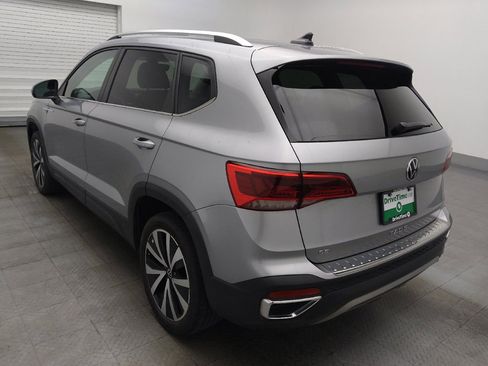Used 2023 Volkswagen Taos SE w/ Panoramic Sunroof Package FWD image 5