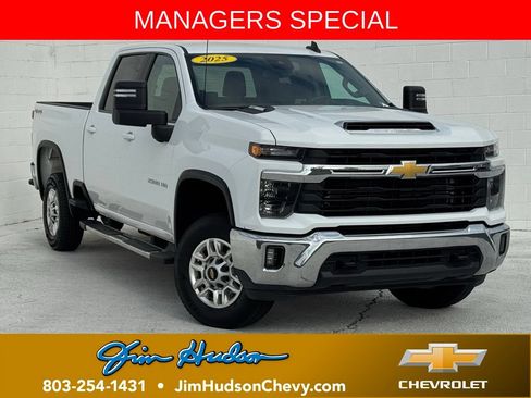 Used 2025 Chevrolet Silverado 2500 LT w/ Convenience Package AWD/4WD image 1