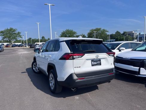 Used 2022 Toyota RAV4 LE AWD/4WD image 6