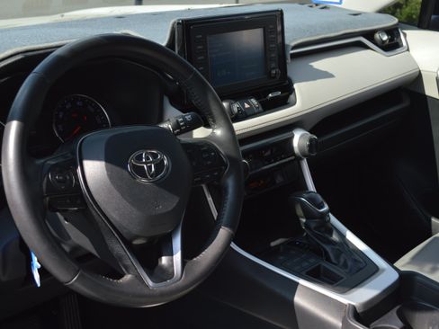 Used 2019 Toyota RAV4 XLE Premium w/ Cold Weather Package AWD/4WD image 14