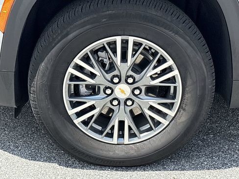 New 2025 Chevrolet Traverse LT image 32