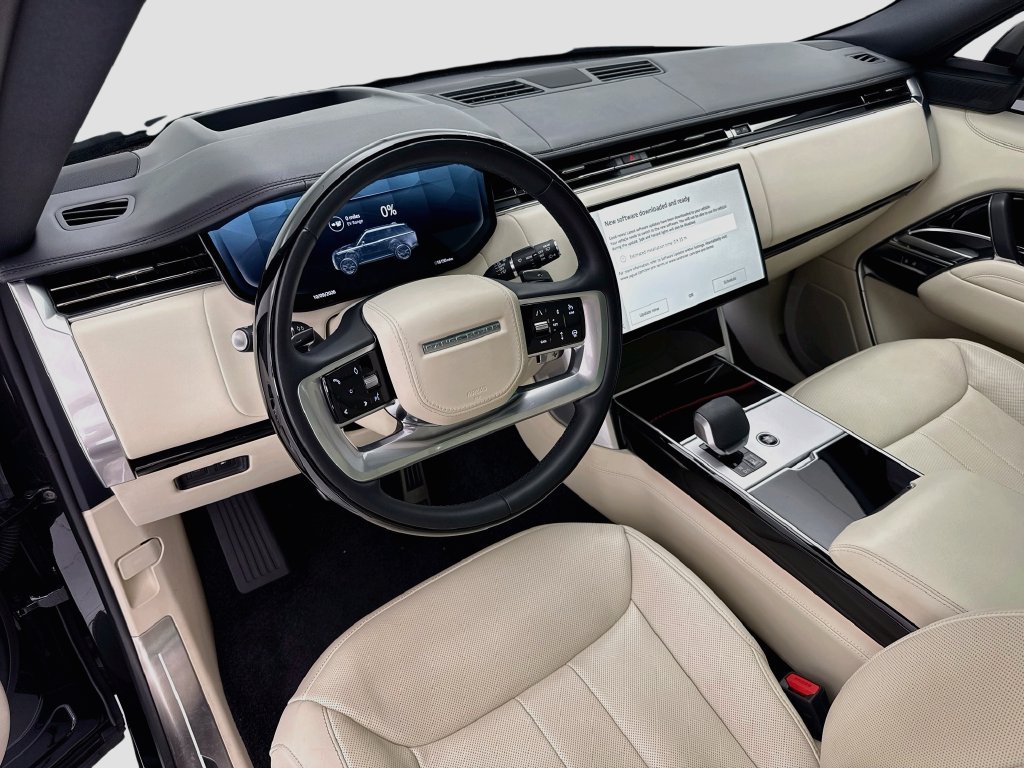 Used 2025 Land Rover Range Rover SE AWD/4WD image 9