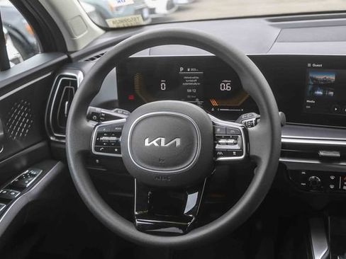 Certified 2025 Kia Sorento LX FWD image 17