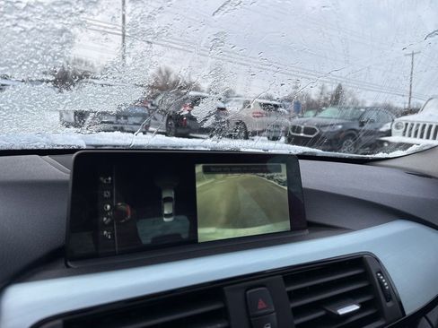 Used 2017 BMW 320i xDrive Sedan image 16