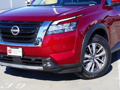 Used 2022 Nissan Pathfinder SL image 4