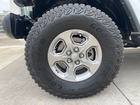 Used 2024 Jeep Gladiator Sport image 24