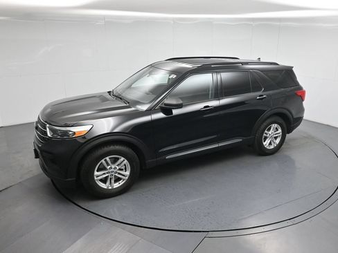 Certified 2022 Ford Explorer XLT RWD image 42