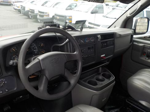 Used 2005 Chevrolet Express 3500 Extended RWD image 15