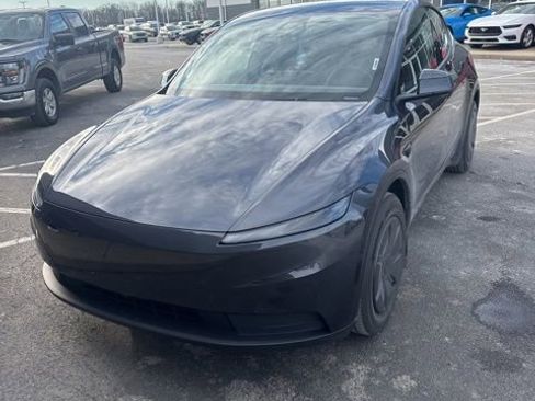 Used 2026 Tesla Model Y 2WD image 2