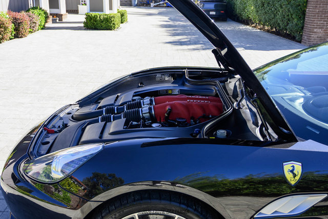 Used 2013 Ferrari California RWD image 23