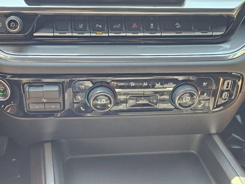 Used 2025 Chevrolet Silverado 2500 High Country w/ High Country Premium Package AWD/4WD image 34
