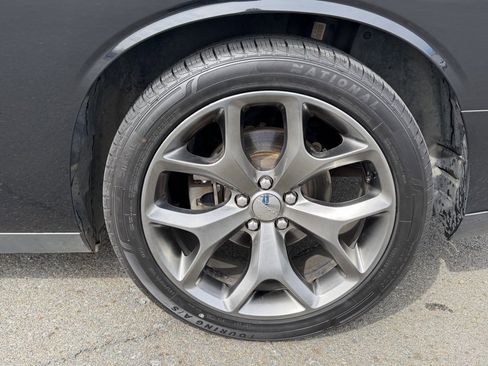 Used 2015 Dodge Challenger SXT image 11