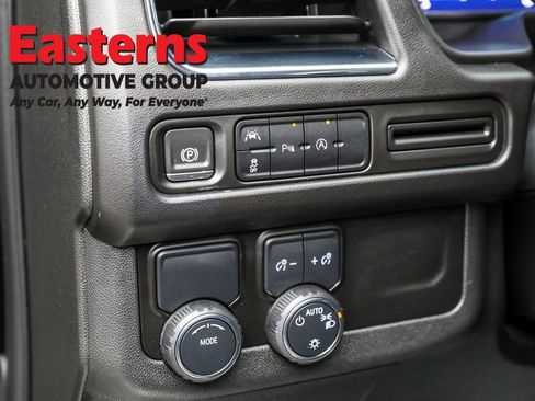 Used 2024 Chevrolet Suburban Premier RWD image 21