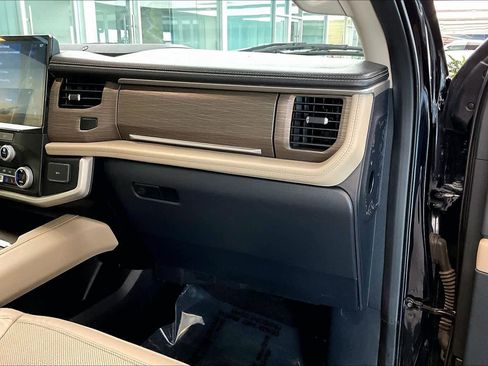 Used 2023 Ford Expedition Limited image 36