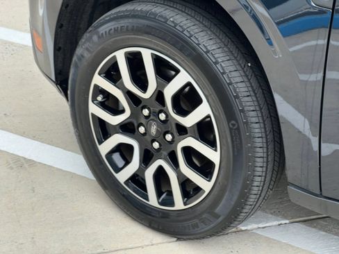 Used 2023 Ford Maverick Lariat w/ Lariat Luxury Package AWD/4WD image 9