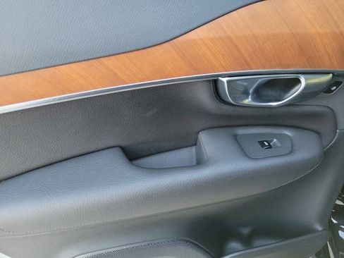 Used 2022 Volvo XC90 T6 Momentum w/ Protection Package Premier image 10