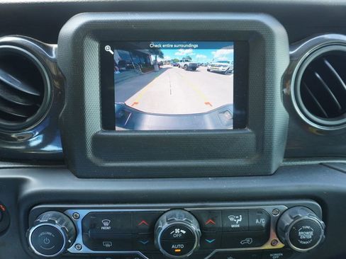 Used 2022 Jeep Gladiator Sport AWD/4WD image 9
