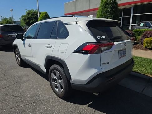 Used 2022 Toyota RAV4 XLE AWD/4WD image 11