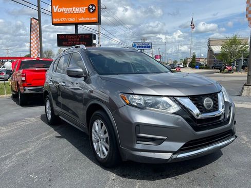 Used 2019 Nissan Rogue SV FWD image 2