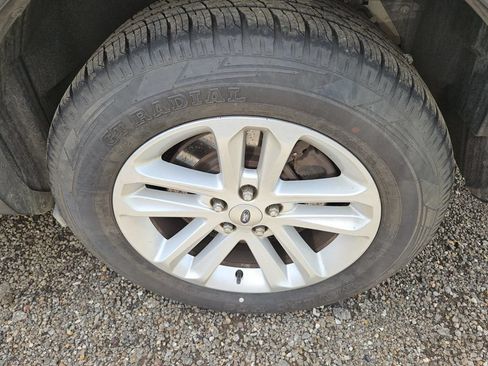 Used 2016 Ford Explorer XLT w/ Equipment Group 202A FWD image 7