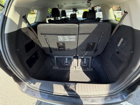 Used 2023 Kia Carnival LX FWD image 27