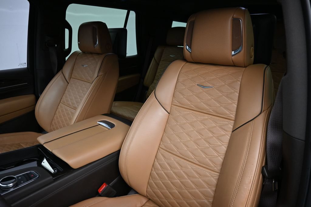 Used 2023 Cadillac Escalade Sport w/ LPO, ONYX Package AWD/4WD image 5