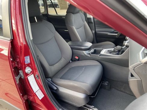 Used 2023 Toyota RAV4 LE AWD/4WD image 20