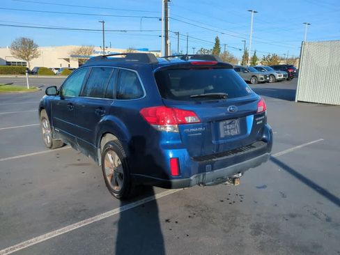 Used 2011 Subaru Outback 2.5i Limited w/ PWR Moonroof Pkg image 3