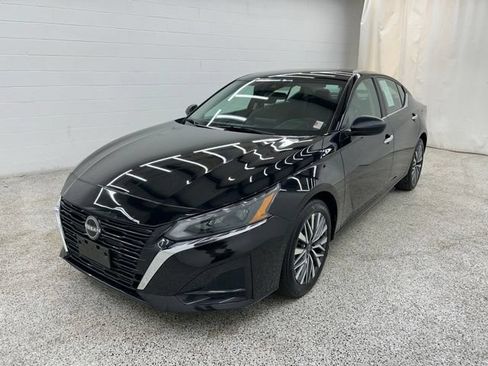 Used 2025 Nissan Altima 2.5 SV FWD image 4