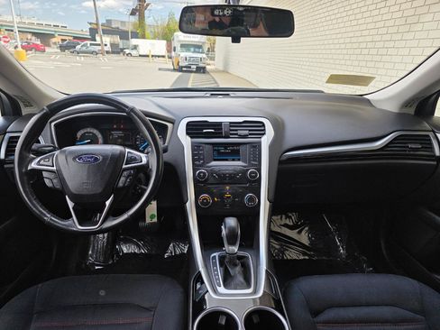 Used 2014 Ford Fusion SE w/ Equipment Group 201A FWD image 15