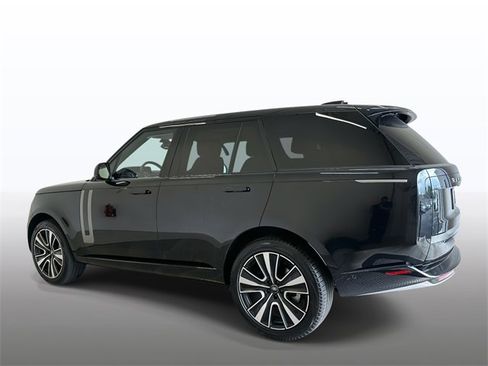 Used 2024 Land Rover Range Rover SE image 12
