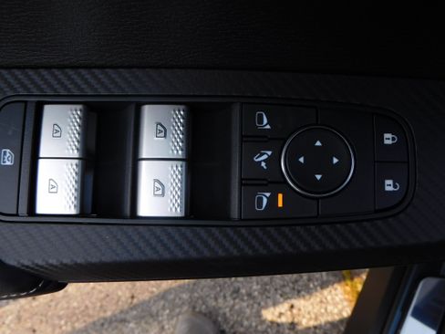 New 2025 Mitsubishi Outlander SE image 13