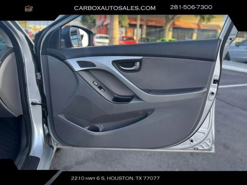 Used 2014 Hyundai Elantra SE w/ Option Group 02 FWD image 26