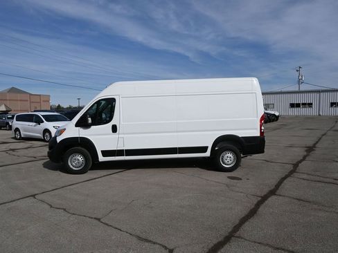 Used 2025 RAM ProMaster 2500 w/ Convenience Group image 5