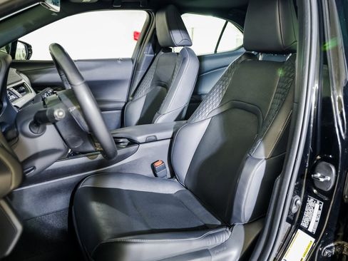 Used 2019 Lexus UX 250h w/ Premium Package image 5