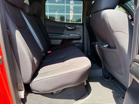 Used 2016 Toyota Tacoma TRD Sport AWD/4WD image 9