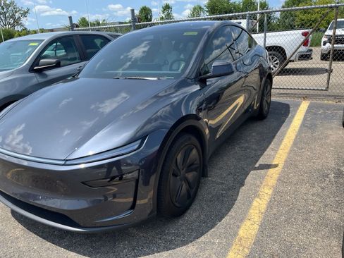 Used 2026 Tesla Model Y 2WD image 5