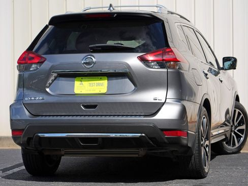 Used 2018 Nissan Rogue SL w/ Premium Package FWD image 4