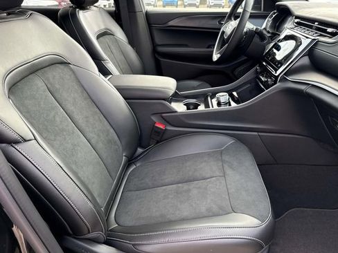 New 2025 Jeep Grand Cherokee L Altitude RWD image 27