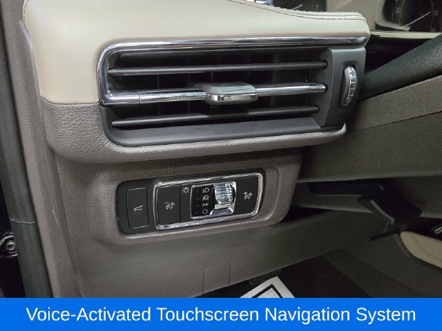Used 2021 Lincoln Corsair AWD w/ Premium Package image 18
