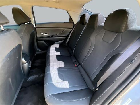 Used 2026 Hyundai Elantra SE FWD image 19