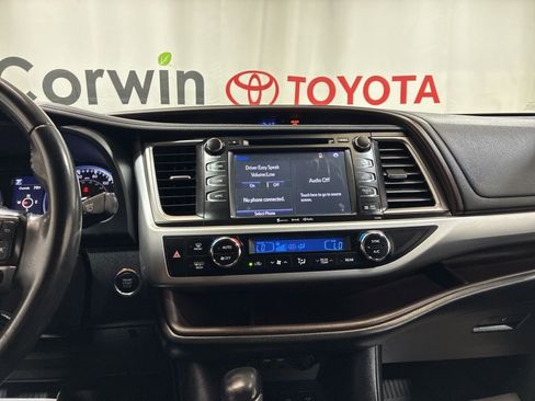 Used 2019 Toyota Highlander XLE w/ Protection Package #3 AWD/4WD image 31