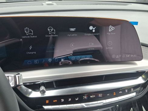 New 2026 Cadillac Lyriq Luxury AWD/4WD image 9