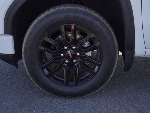 Used 2023 GMC Sierra 1500 Elevation w/ X31 Off-Road Package AWD/4WD image 4